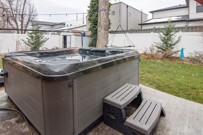 Building Photo - Really Nice 4 bedroom 3 Bath Home on Spacious Lot!