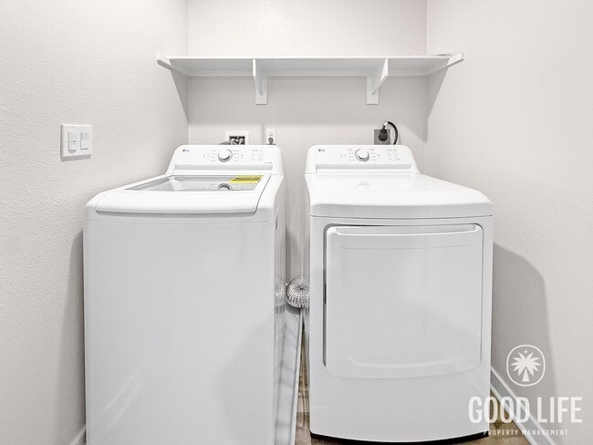 Building Photo - Beautiful New 3B/3BA Gated Community Townhome in Riverside for Lease!