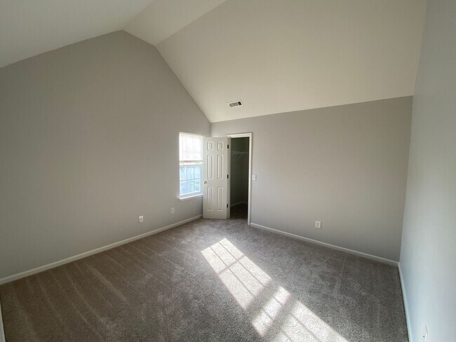 Building Photo - Pristine home located in Linda Vista!