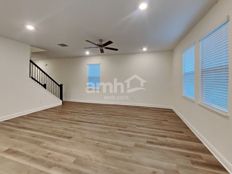 Building Photo - 27192 St Andrews Ave