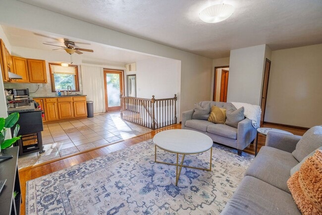 Building Photo - 2536 E 8th St