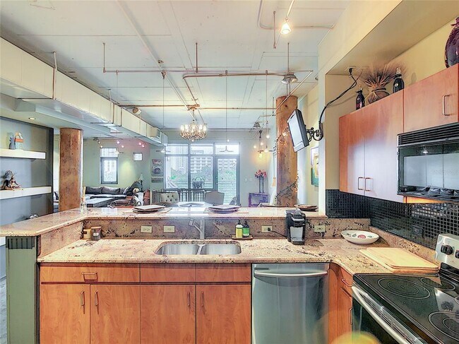 Building Photo - 10 N Summerlin Ave