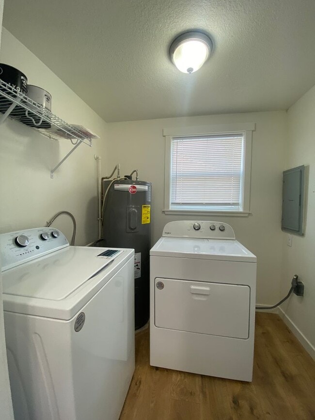 Building Photo - ? Fully Remodeled 1 Bed / 1 Bath Home Near Franklin Park ?