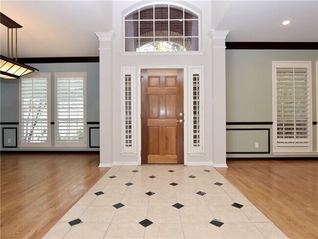 Building Photo - 2006 S Oak Canyon Rd