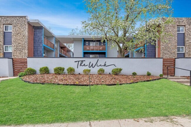 Building Photo - ROANOKE VILLAS