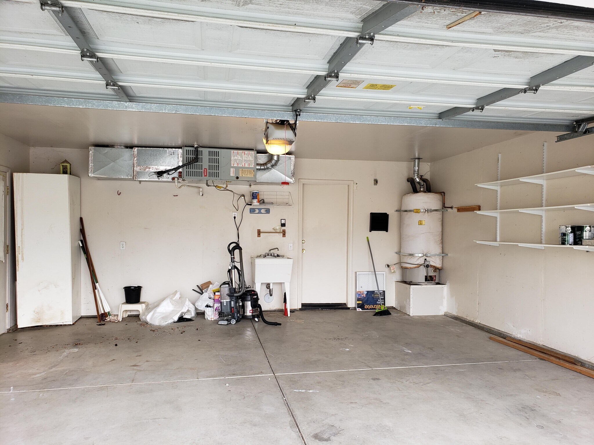 Building Photo - 2054 Pinehurst Ct