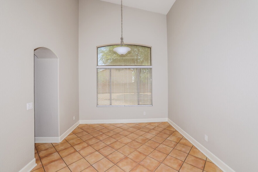 Building Photo - 10757 W Angels Ln