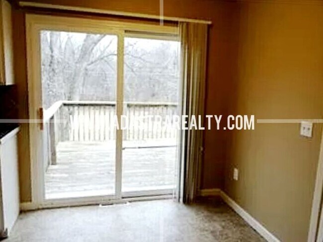 Building Photo - Affordable 3 Bedroom Ranch Home w/Finished Basement in KCMO-Available in AUGUST!!