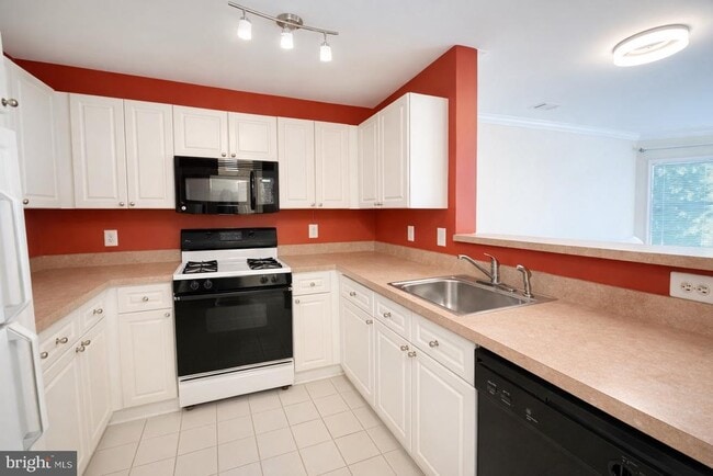 Building Photo - 5575 Seminary Rd