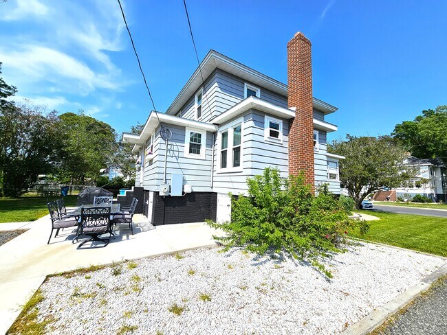 Building Photo - 407 Myrtle St
