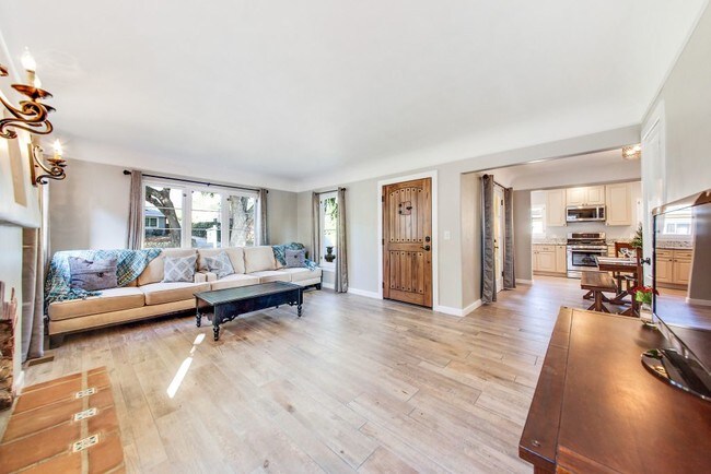 Living Room Pic 2 - 100 W Tremont St