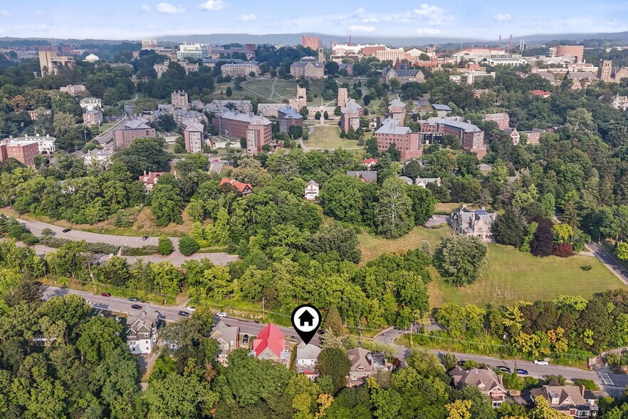 Building Photo - 402 University Ave