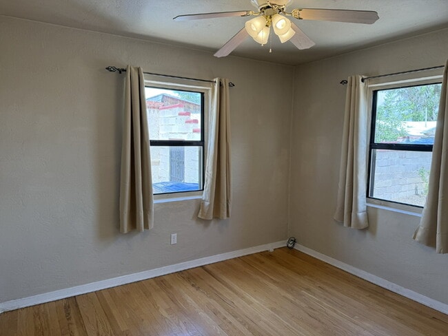 Building Photo - Charming NE Heights Cottage with Flexible Layout & Easy Access to UNM, Uptown, and KAFB