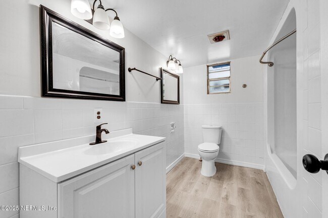 Building Photo - 2811 Myrtis Rd