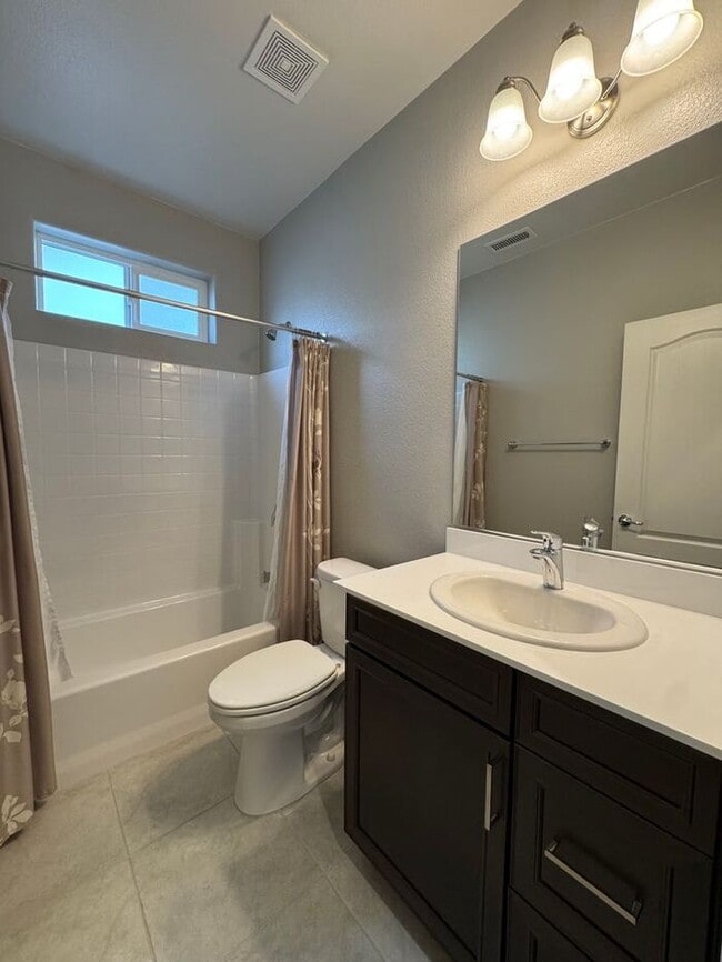 Building Photo - Spacious 4-Bedroom Dayton Home with Split-Bedroom Layout & Modern Finishes
