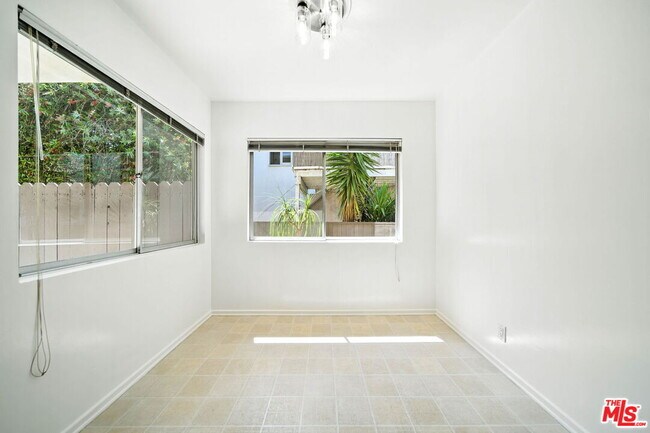 Building Photo - 833 9th St