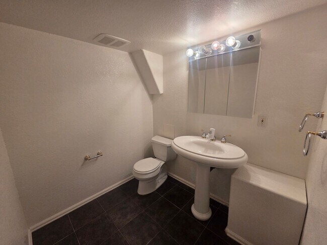 Building Photo - Beautiful Highlands Ranch Home with Finished Basement & 3-Car Garage!