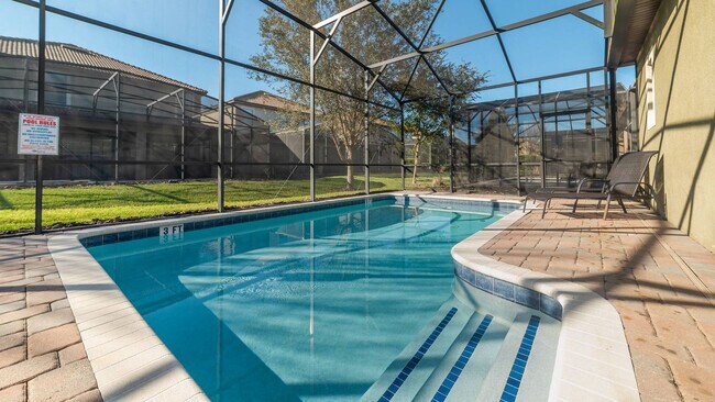 Building Photo - 1456 N Myrtlewood St