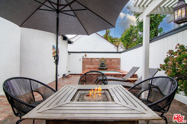 Building Photo - 106 N Citrus Ave