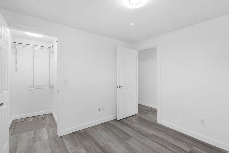 Building Photo - 6876 S 90 E