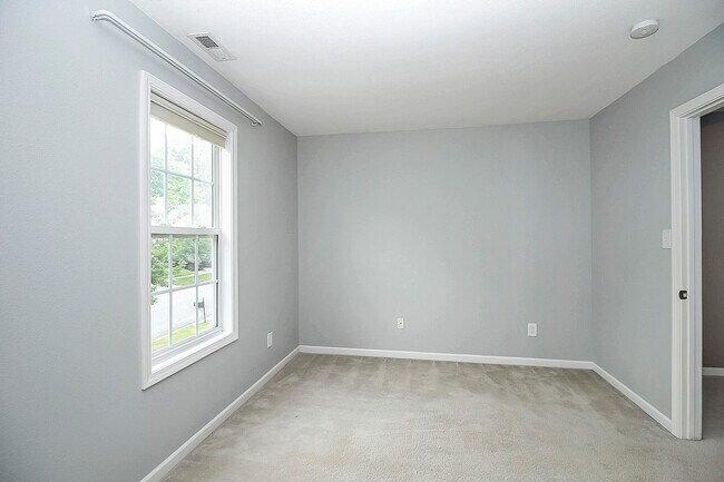 Building Photo - 5227 Silabert Ave