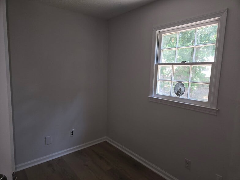 Building Photo - 436 N Royal Tower Dr