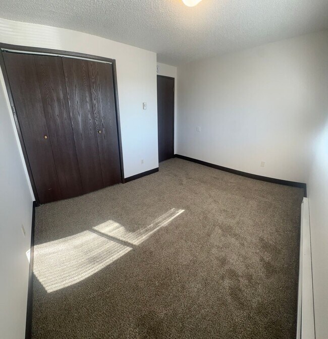 Building Photo - 1105