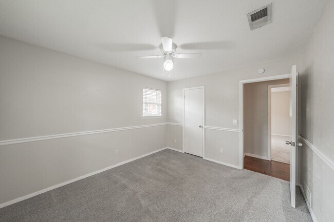 Building Photo - 1300 Potomac Dr