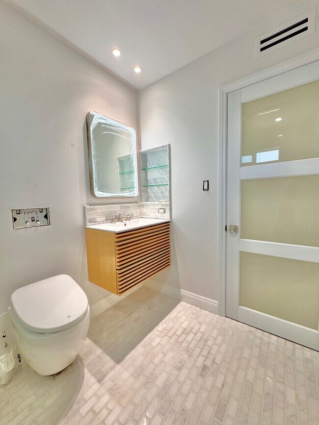 Building Photo - Limited-Time Offer for Qualified Tenants: