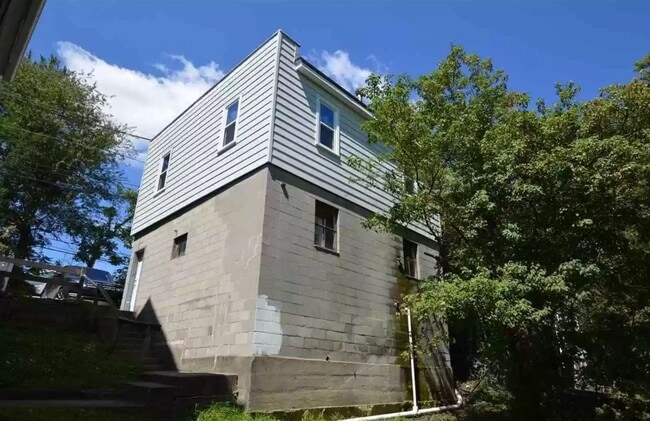 Building Photo - 1006 Willey St