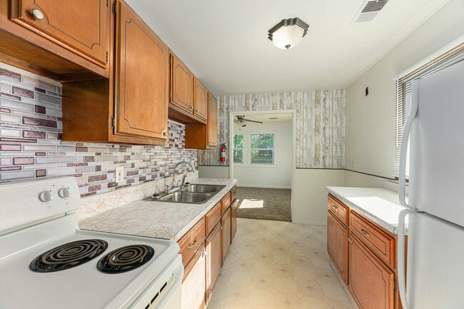 Building Photo - 728 Sunnock Ave
