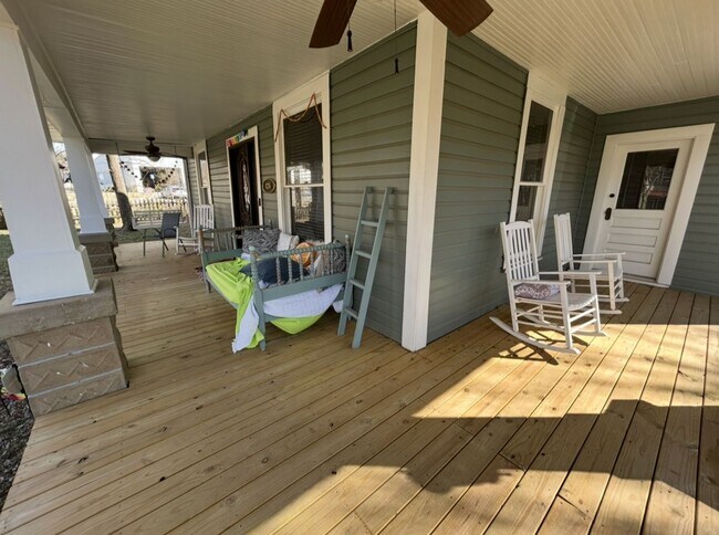 Building Photo - PRE-LEASING Historical Style Home Minutes from Campus and Downtown Fayetteville