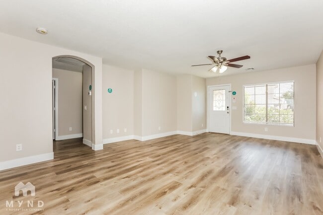 Building Photo - 39922 Calabria St