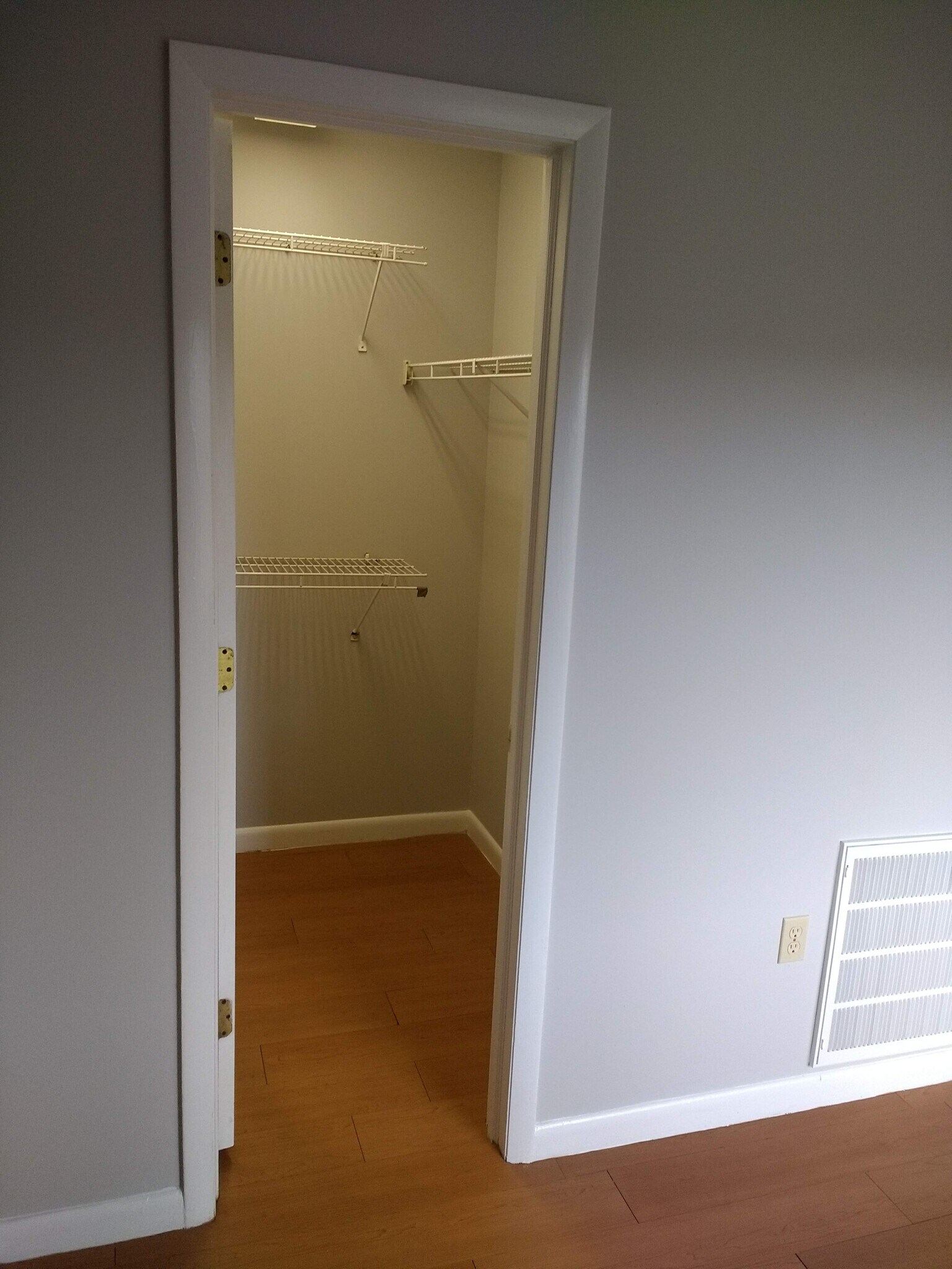 Walk-in closet - 1600 Park Cir