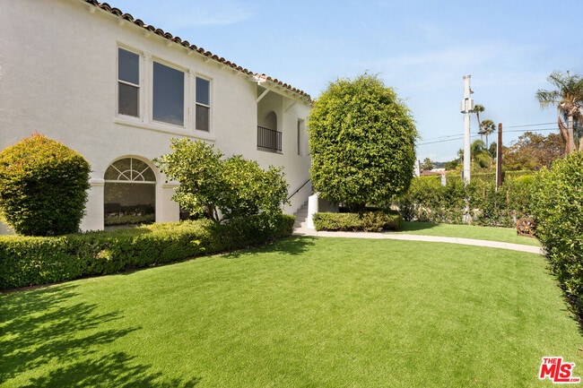 Building Photo - 543 N La Jolla Ave