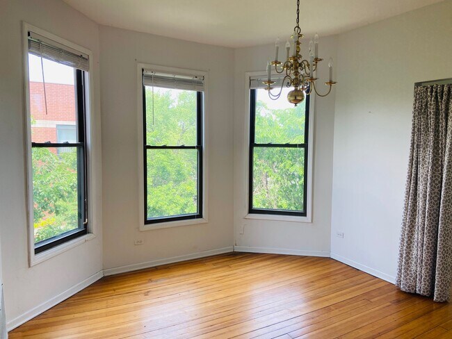 Building Photo - 1656 N Talman Ave