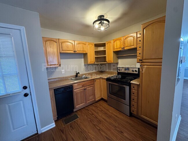 Building Photo - 97 Benson St