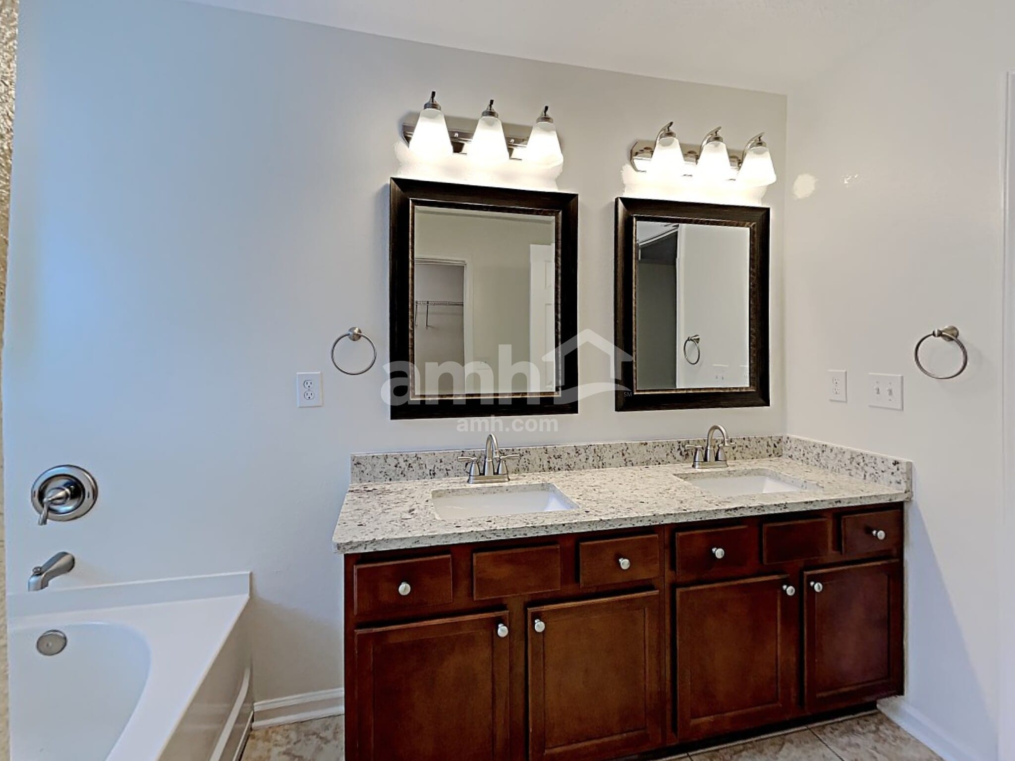 Building Photo - 96405 Commodore Point Dr