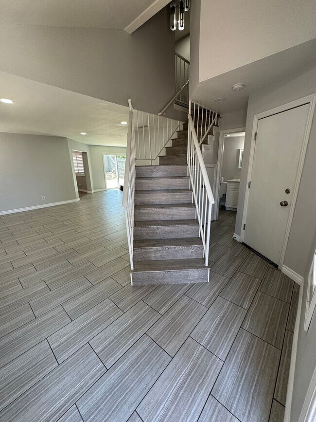 Building Photo - Beautiful 4- Bedroom Home