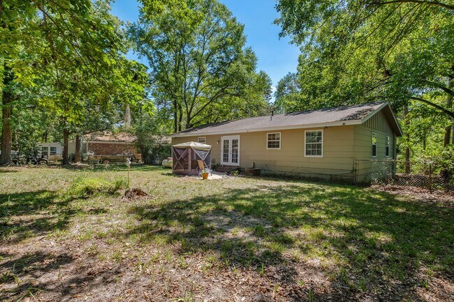 Building Photo - Updated Home Off Old Bainbridge Road