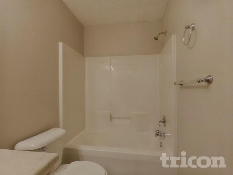 Building Photo - 116 Summer Lake Dr