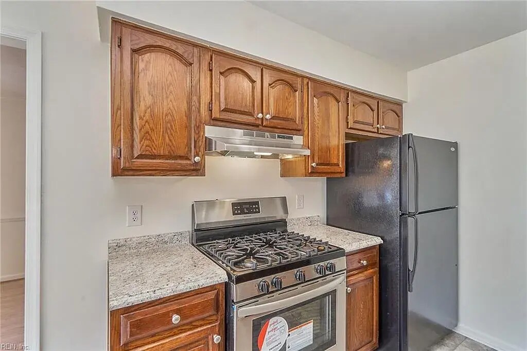 Building Photo - 1221 Garth Ct