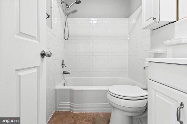 Building Photo - 1320 S Broad St