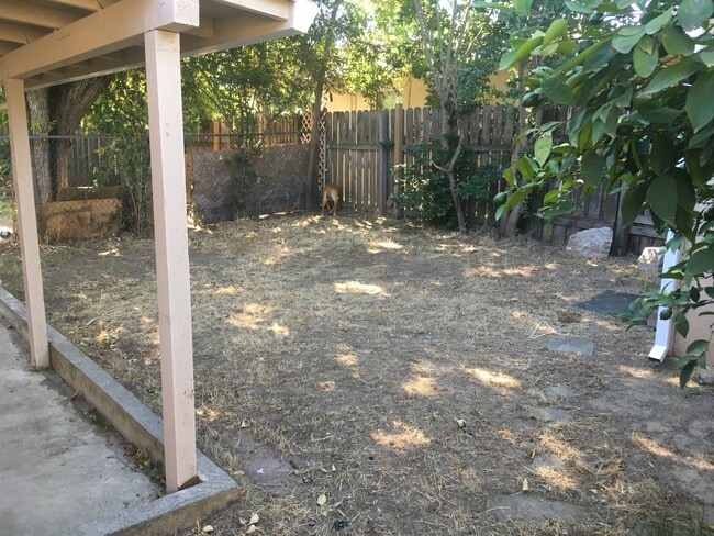 Building Photo - 2 Bedroom, 1 Bathroom Roseville Cottage for Lease.