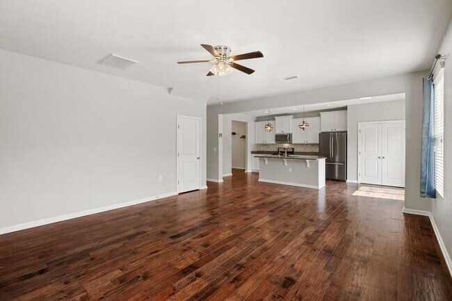 Building Photo - Gorgeous Single Family home in East Durham: Available Now
