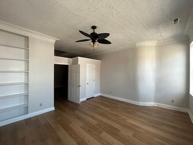 Front bedroom/library - 426 N Roane St