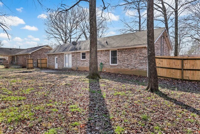 Building Photo - 171 W Regent Dr