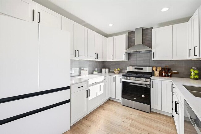 Building Photo - 6202 Brookside Dr