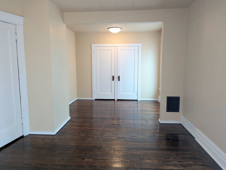 Building Photo - 2205 Highland Ave