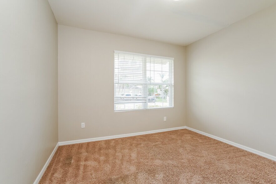 Building Photo - 2002 SE 12th St